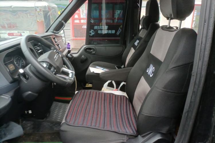 Used JMC Fushun 2025 2.0T 8AT Diesel Mid-Range High-Roof Commercial & Multi-Purpose Passenger Vehicle 5/6 Seats Left Front Seat