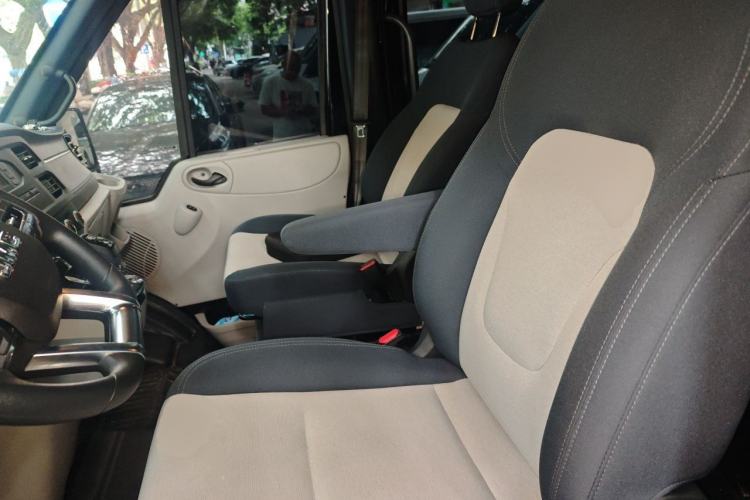 Used JMC Fushun 2025 2.0T 8AT Diesel Mid-Roof Mid-Height Business-Class 9-Seater (Non-Commercial) Left Front Seat