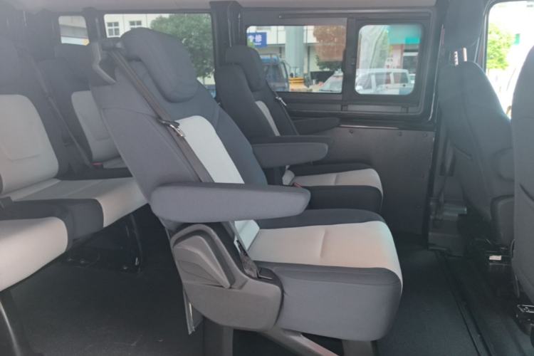 Used JMC Fushun 2025 2.0T 8AT Diesel Short-Wheelbase Low-Roof Business 7-Seater (Non-Commercial) Left Rear Seat