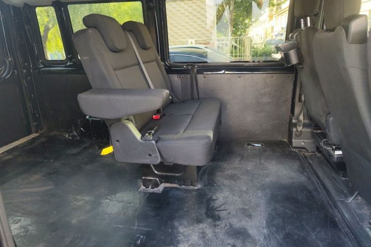 Used JMC Fushun 2025 2.0T 8AT Diesel Short-Wheelbase Low-Roof Commercial Multi-Purpose Passenger Vehicle with 5/6 Seats and Dual-Swing Tailgate Left Rear Seat
