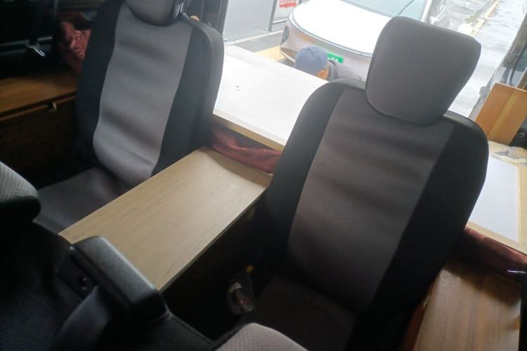 Used JMC Fushun 2025 2.0T 8AT Diesel Mid-Range High-Roof Commercial & Multi-Purpose Passenger Vehicle 5/6 Seats Left Rear Seat