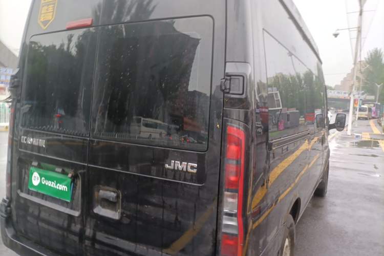 Used JMC Fushun 2025 2.0T 8AT Diesel Mid-Range High-Roof Commercial & Multi-Purpose Passenger Vehicle 5/6 Seats Rear Right 45 Deg
