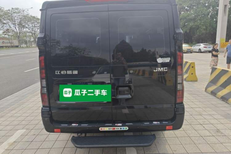 Used JMC Fushun 2025 2.0T 8AT Diesel Mid-Range Mid-Top Commercial Multi-Purpose 7-Seater Passenger Vehicle Rear