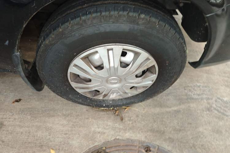 Used JMC Fushun 2025 2.0T 8AT Diesel Mid-Roof Mid-Height Business-Class 9-Seater (Non-Commercial) Right Front Wheel Hub
