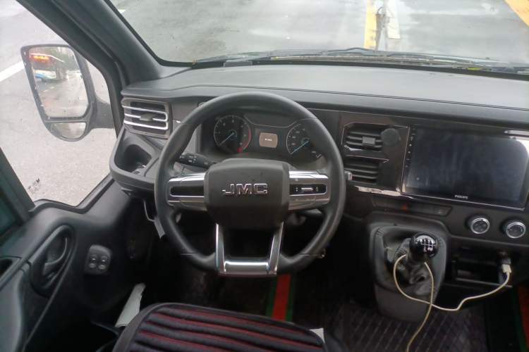 Used JMC Fushun 2025 2.0T 8AT Diesel Mid-Range High-Roof Commercial & Multi-Purpose Passenger Vehicle 5/6 Seats Steering Wheel