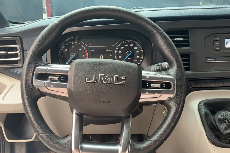 Used JMC Fushun 2025 2.0T 6MT Diesel Mid-Range Business-Class 9-Seater (Non-Commercial) Steering Wheel