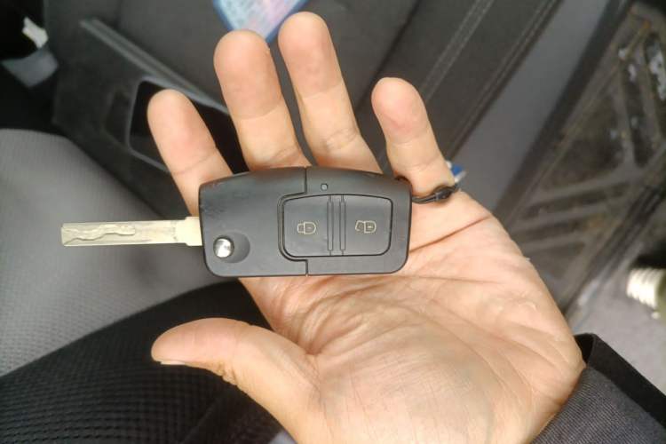 Used JMC Fushun 2025 2.0T 8AT Diesel Mid-Range High-Roof Commercial & Multi-Purpose Passenger Vehicle 5/6 Seats Vehicle Key