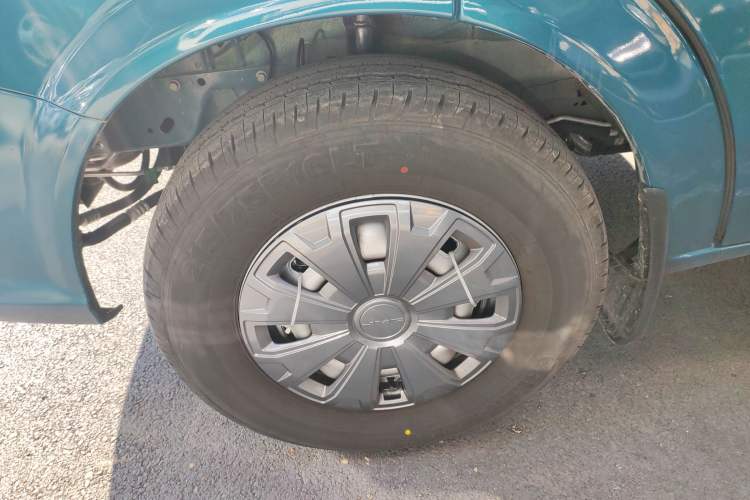 Used JMC Fushun 2025 2.0T 8AT Diesel Mid-Roof Mid-Height Commercial Multi-Purpose 7-Seater Passenger Vehicle Exterior 7