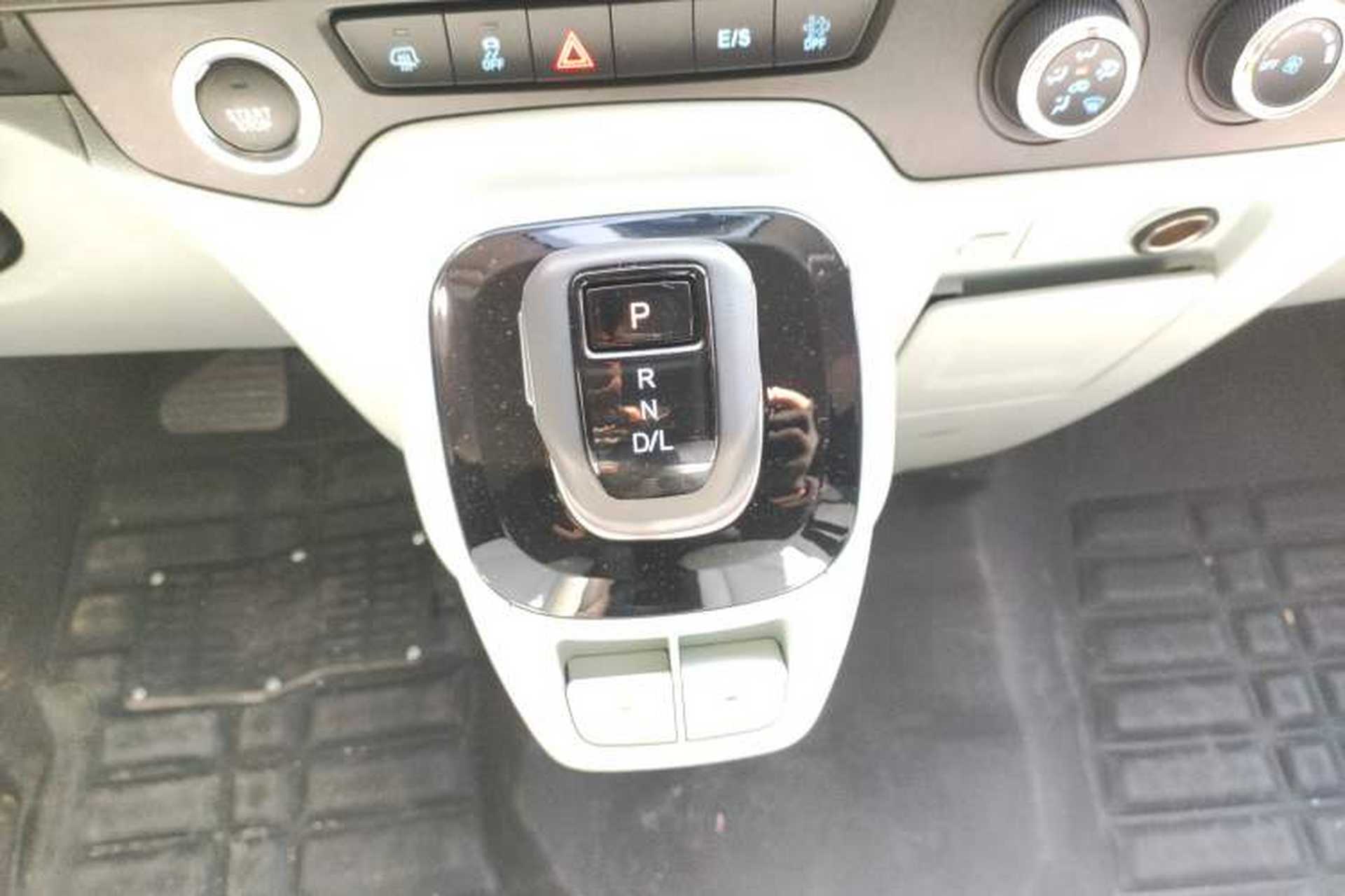 Used JMC Fushun 2025 2.0T 8AT Diesel Mid-Roof Mid-Height Commercial Multi-Purpose 7-Seater Passenger Vehicle Gear Lever