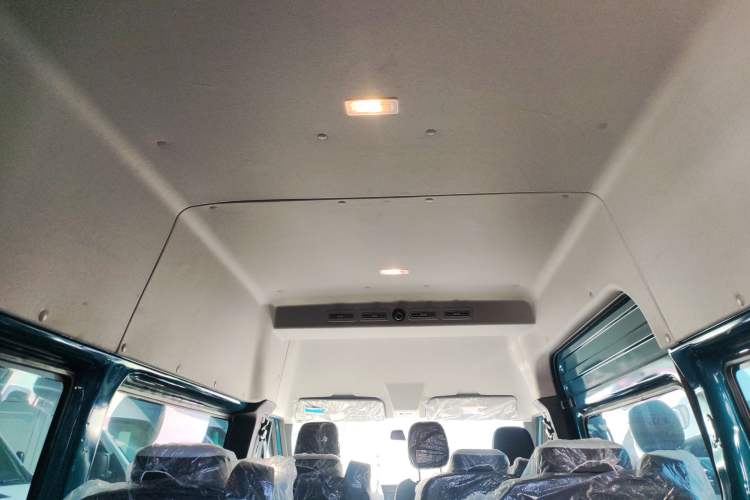 Used JMC Fushun 2025 2.0T 8AT Diesel Mid-Roof Mid-Height Commercial Multi-Purpose 7-Seater Passenger Vehicle Headliner