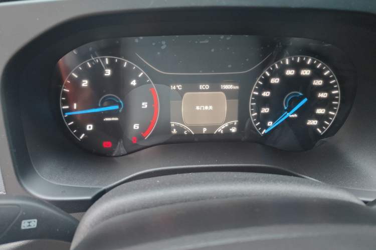 Used JMC Fushun 2025 2.0T 8AT Diesel Short-Wheelbase Garage-Version Commercial Multi-Purpose Passenger Vehicle with 5/6 Seats Instrument Cluster
