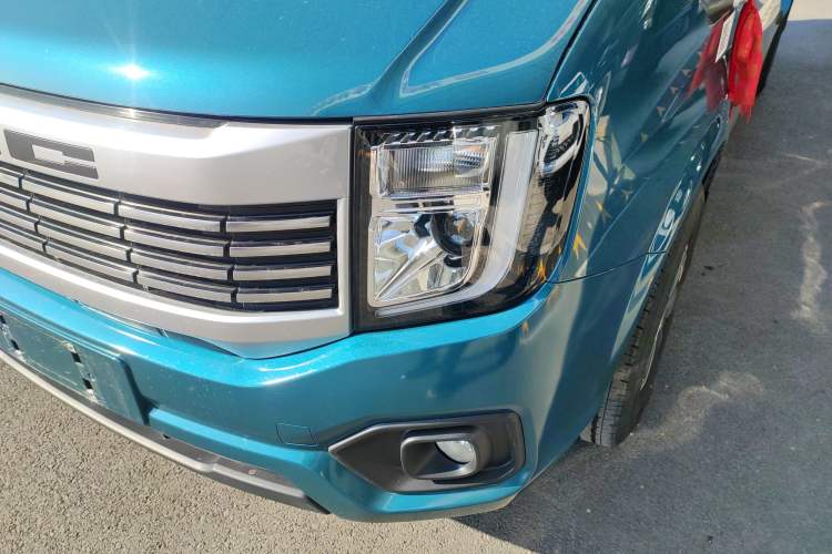 Used JMC Fushun 2025 2.0T 8AT Diesel Mid-Roof Mid-Height Commercial Multi-Purpose 7-Seater Passenger Vehicle Left Front Headlight