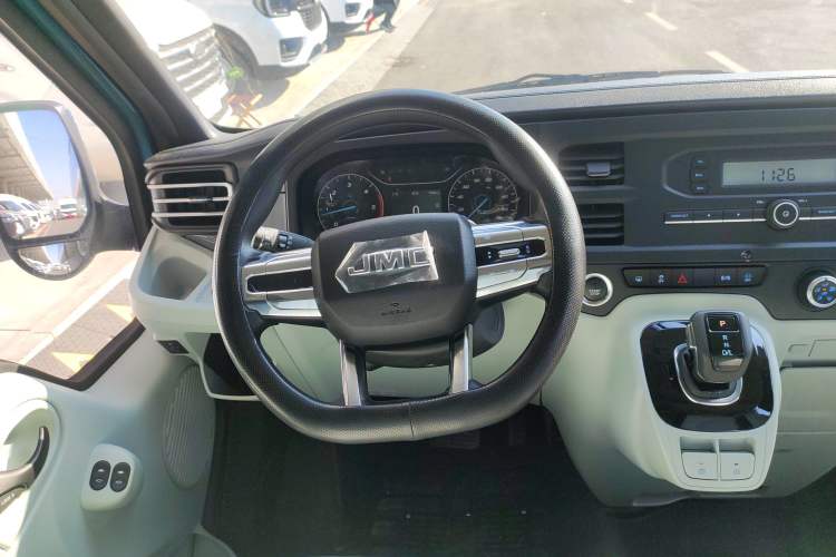 Used JMC Fushun 2025 2.0T 8AT Diesel Mid-Roof Mid-Height Commercial Multi-Purpose 7-Seater Passenger Vehicle Steering Wheel