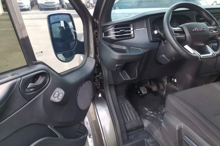 Used JMC Fushun 2025 2.0T 6MT Diesel Short-Wheelbase Mid-Height Commercial Multi-Purpose Passenger Vehicle 5/6 Seats Driver Seat