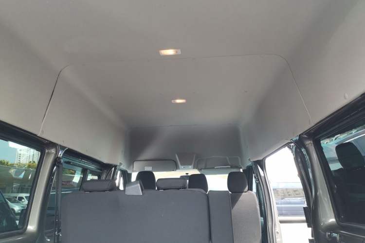 Used JMC Fushun 2025 2.0T 6MT Diesel Short-Wheelbase Mid-Height Commercial Multi-Purpose Passenger Vehicle 5/6 Seats Headliner