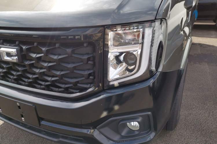 Used JMC Fushun 2025 2.0T 6MT Diesel Short-Wheelbase Mid-Height Commercial Multi-Purpose Passenger Vehicle 5/6 Seats Left Front Headlight