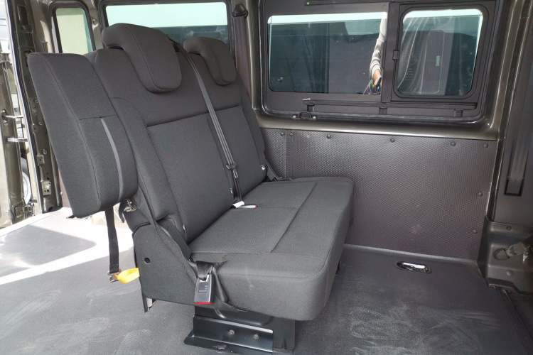 Used JMC Fushun 2025 2.0T 6MT Diesel Short-Wheelbase Mid-Height Commercial Multi-Purpose Passenger Vehicle 5/6 Seats Left Rear Seat