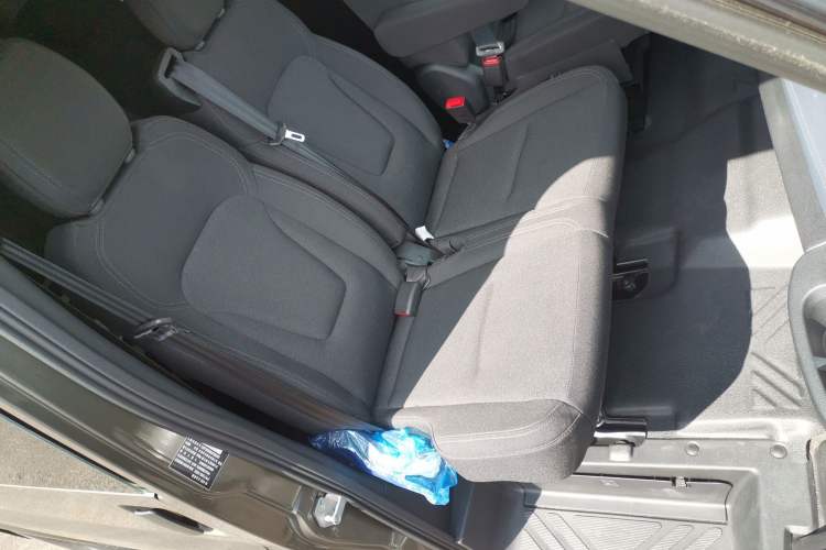 Used JMC Fushun 2025 2.0T 6MT Diesel Short-Wheelbase Mid-Height Commercial Multi-Purpose Passenger Vehicle 5/6 Seats Right Front Seat