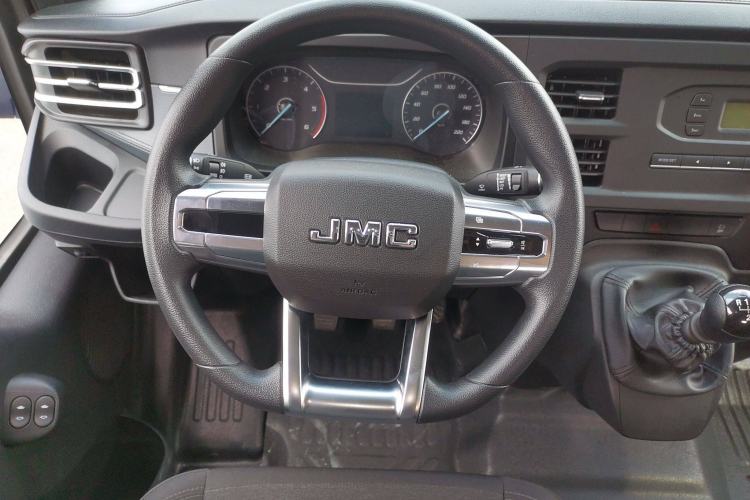 Used JMC Fushun 2025 2.0T 6MT Diesel Short-Wheelbase Mid-Height Commercial Multi-Purpose Passenger Vehicle 5/6 Seats Steering Wheel