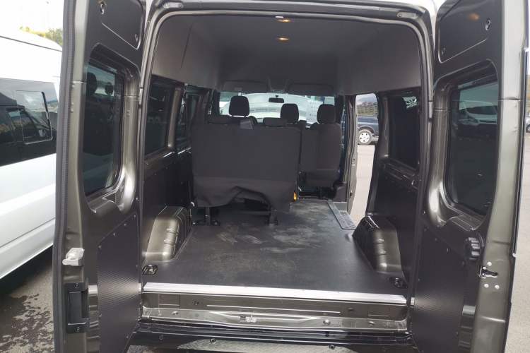 Used JMC Fushun 2025 2.0T 6MT Diesel Short-Wheelbase Mid-Height Commercial Multi-Purpose Passenger Vehicle 5/6 Seats Trunk