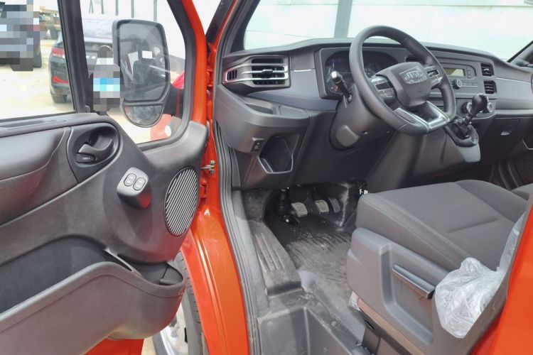 Used JMC Fushun 2025 2.0T 6MT Diesel Short-Wheelbase Mid-Roof Commercial Multi-Purpose Passenger Vehicle with 5/6 Seats Driver Seat