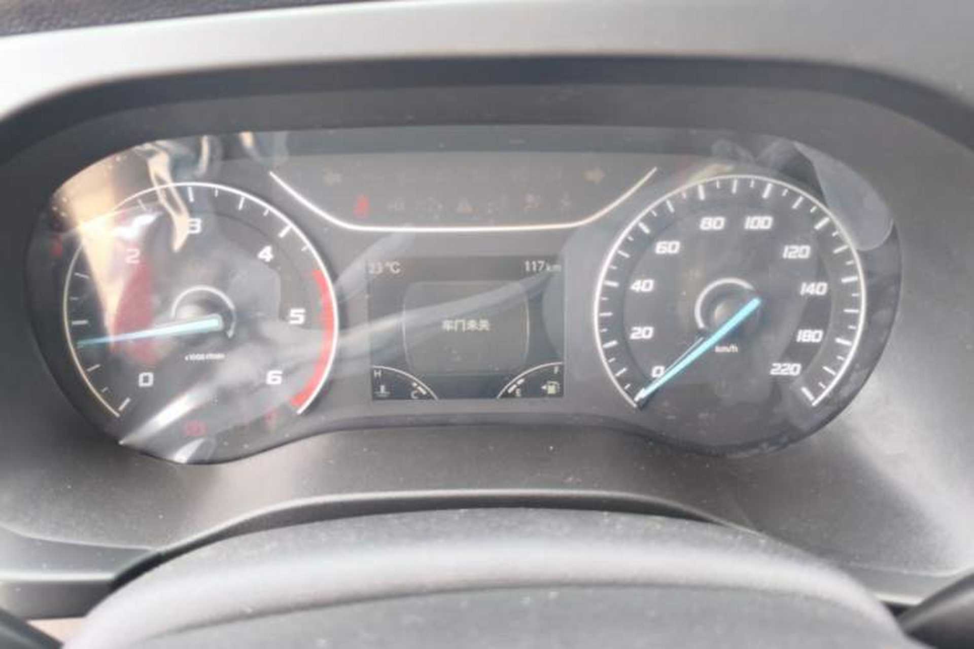 Used JMC Fushun 2025 2.0T 6MT Diesel Short-Wheelbase Mid-Roof Commercial Multi-Purpose Passenger Vehicle with 5/6 Seats Instrument Cluster