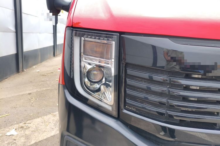 Used JMC Fushun 2025 2.0T 6MT Diesel Short-Wheelbase Mid-Roof Commercial Multi-Purpose Passenger Vehicle with 5/6 Seats Right Front Headlight