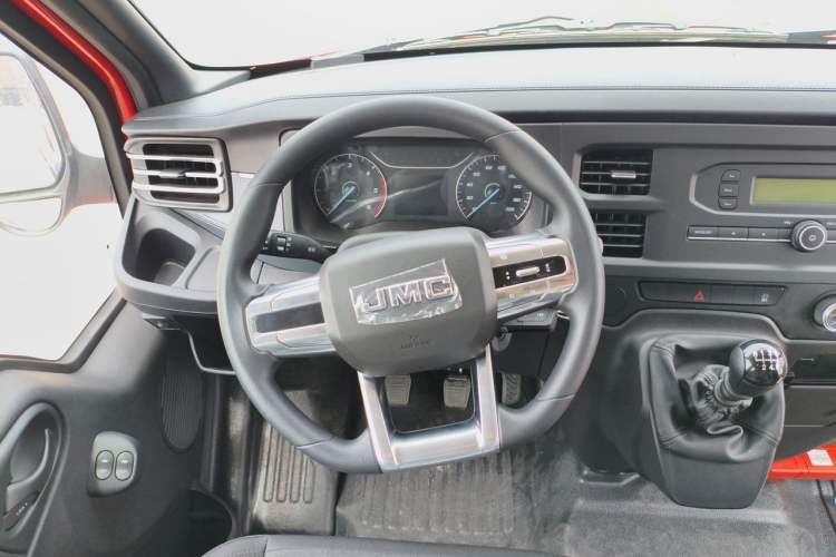 Used JMC Fushun 2025 2.0T 6MT Diesel Short-Wheelbase Mid-Roof Commercial Multi-Purpose Passenger Vehicle with 5/6 Seats Steering Wheel