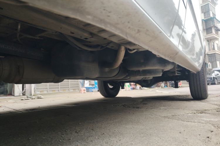 Used JMC Fushun 2025 2.0T 6MT Diesel Mid-Roof High-Arch Commercial Multi-Purpose 7-Seater Passenger Vehicle Chassis Front Left