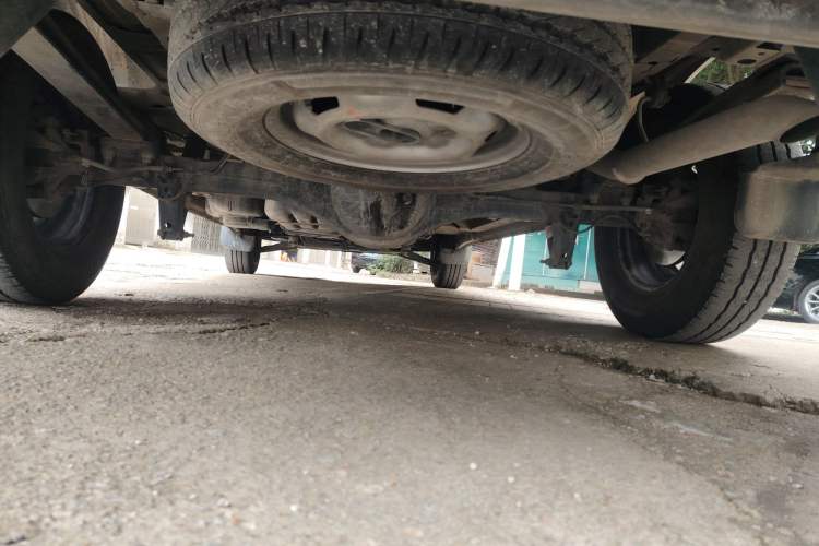 Used JMC Fushun 2025 2.0T 6MT Diesel Mid-Roof High-Arch Commercial Multi-Purpose 7-Seater Passenger Vehicle Chassis Rear
