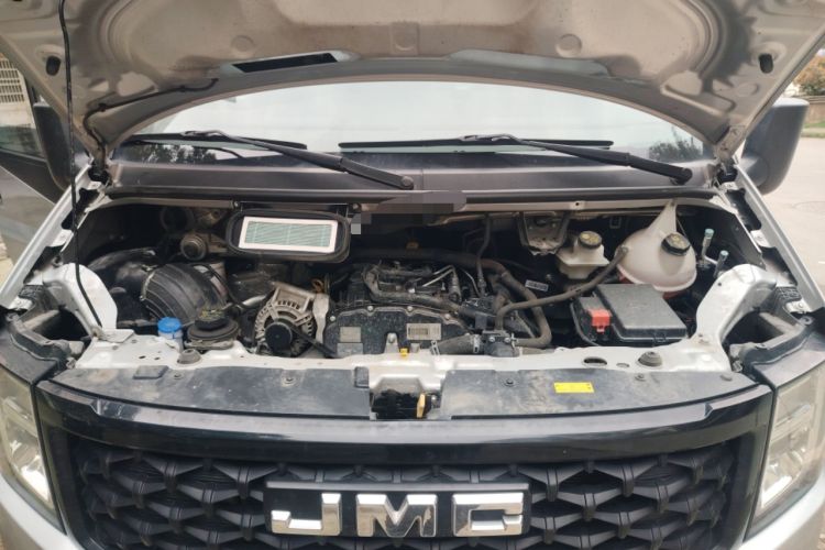 Used JMC Fushun 2025 2.0T 6MT Diesel Mid-Roof High-Arch Commercial Multi-Purpose 7-Seater Passenger Vehicle Engine Bay