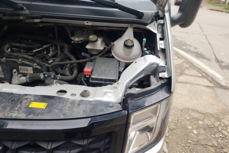 Used JMC Fushun 2025 2.0T 6MT Diesel Mid-Roof High-Arch Commercial Multi-Purpose 7-Seater Passenger Vehicle Engine Bay Left