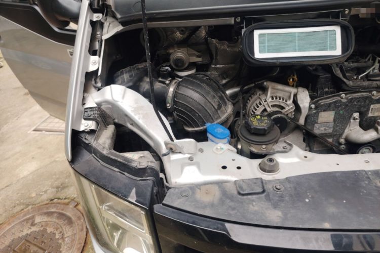 Used JMC Fushun 2025 2.0T 6MT Diesel Mid-Roof High-Arch Commercial Multi-Purpose 7-Seater Passenger Vehicle Engine Bay Right