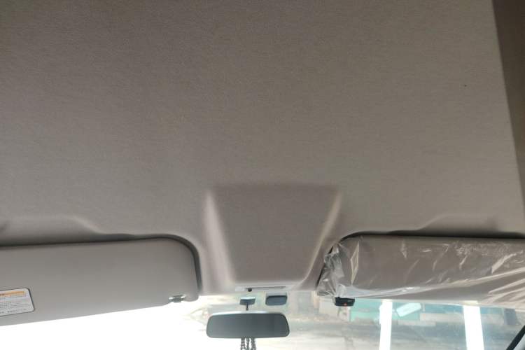 Used JMC Fushun 2025 2.0T 6MT Diesel Mid-Roof High-Arch Commercial Multi-Purpose 7-Seater Passenger Vehicle Headliner