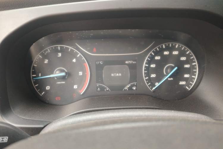 Used JMC Fushun 2025 2.0T 6MT Diesel Mid-Roof High-Arch Commercial Multi-Purpose 7-Seater Passenger Vehicle Instrument Cluster