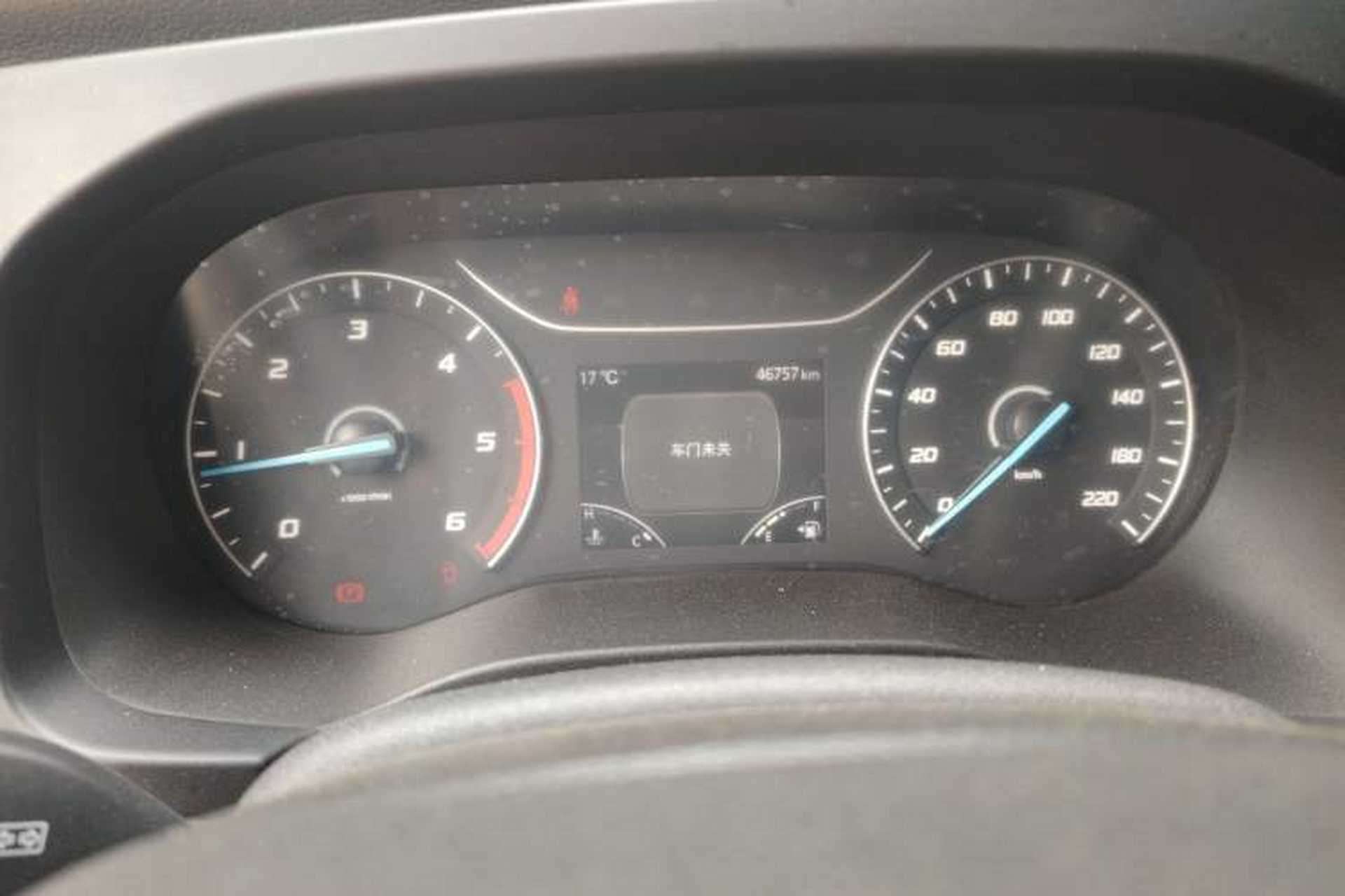 Used JMC Fushun 2025 2.0T 6MT Diesel Mid-Roof High-Arch Commercial Multi-Purpose 7-Seater Passenger Vehicle Instrument Cluster