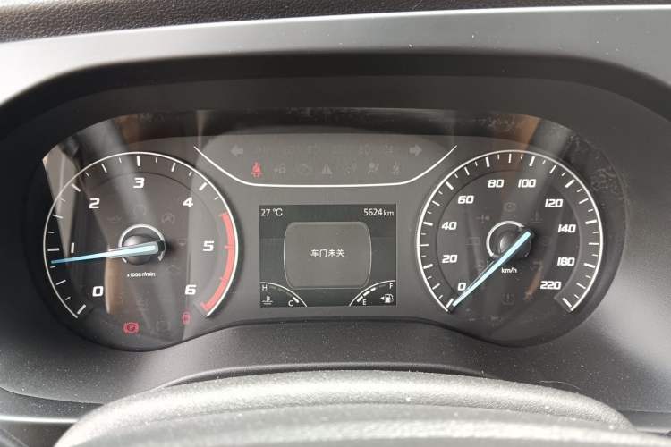 Used JMC Fushun 2025 2.0T 6MT Diesel Mid-Drive Mid-Roof Commercial Multi-Purpose 7-Seater Passenger Vehicle Instrument Cluster