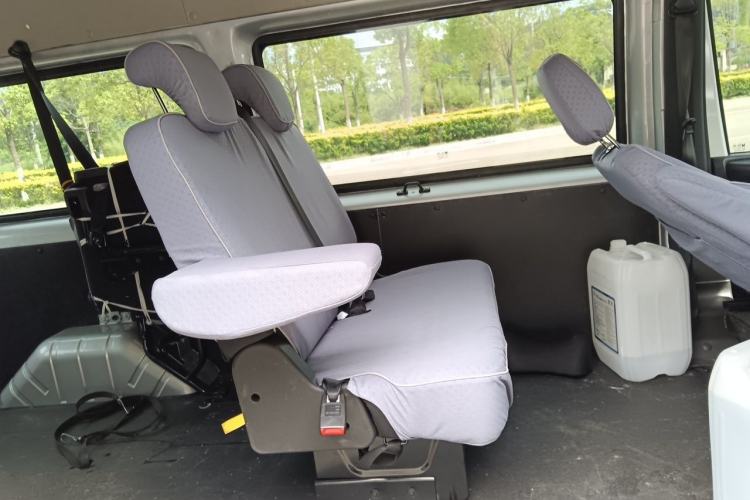 Used JMC Fushun 2025 2.0T 6MT Diesel Mid-Drive Mid-Roof Commercial Multi-Purpose 7-Seater Passenger Vehicle Left Rear Seat