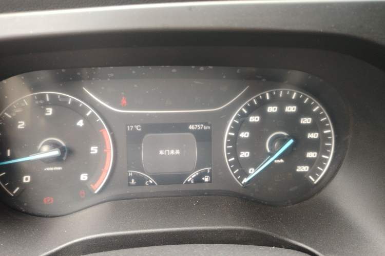 Used JMC Fushun 2025 2.0T 6MT Diesel Mid-Roof High-Arch Commercial Multi-Purpose 7-Seater Passenger Vehicle Odometer Close Up