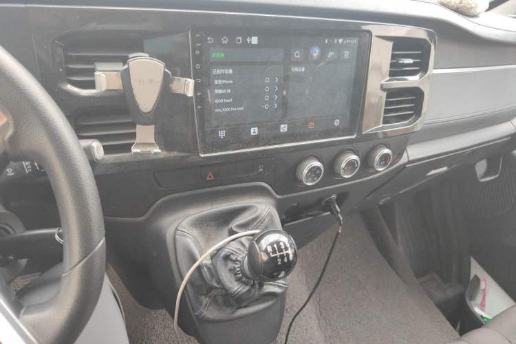 Used JMC Fushun 2025 2.0T 6MT Diesel Long-Wheelbase High-Roof Commercial Van – 2/3 Seats Audio And AC Panel
