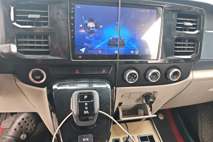 Used JMC Fushun 2025 2.0T 8AT Diesel Mid-Roof Mid-Height Business-Class 9-Seater (Non-Commercial) Audio And AC Panel