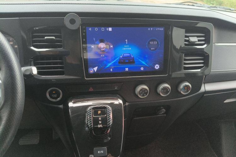 Used JMC Fushun 2025 2.0T 8AT Diesel Mid-Range Mid-Top Commercial Multi-Purpose 7-Seater Passenger Vehicle Audio And AC Panel