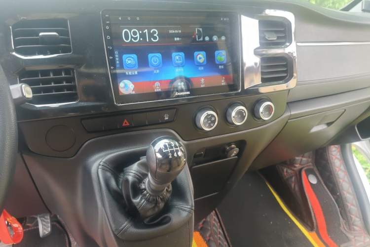 Used JMC Fushun 2025 2.0T 6MT Diesel Extended-Wheelbase High-Roof Commercial Van—2/3 Seats Audio And AC Panel
