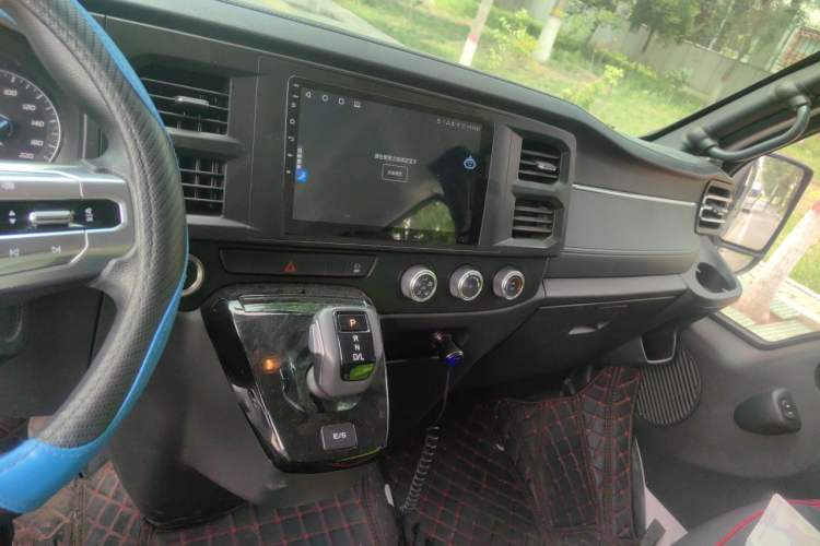 Used JMC Fushun 2025 2.0T 8AT Diesel Short Wheelbase Mid-Height Commercial Multi-Purpose Passenger Vehicle with 5/6 Seats Audio And AC Panel