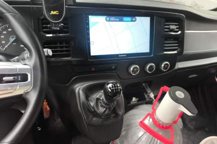 Used JMC Fushun 2025 2.0T 6MT Diesel Mid-Roof High-Arch Commercial Multi-Purpose 7-Seater Passenger Vehicle Audio And AC Panel