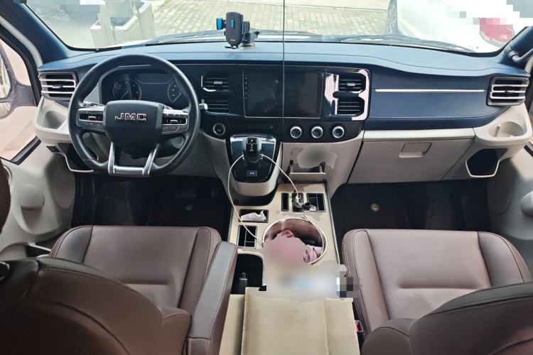 Used JMC Fushun 2025 2.0T 8AT Diesel Mid-Roof Mid-Height Business-Class 9-Seater (Non-Commercial) Center Console