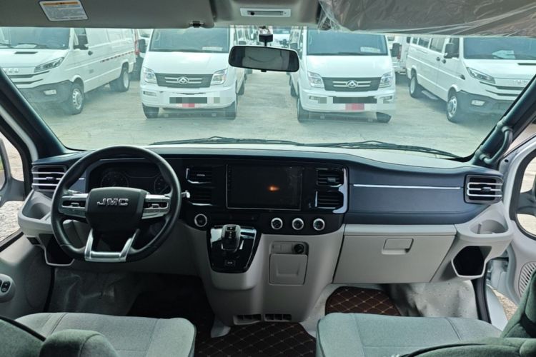 Used JMC Fushun 2025 2.0T 8AT Diesel Mid-Range Mid-Height Business-Class 9-Seater (Non-Commercial) Center Console