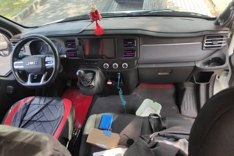 Used JMC Fushun 2025 2.0T 6MT Diesel Mid-Drive Mid-Roof Commercial Multi-Purpose 7-Seater Passenger Vehicle Center Console