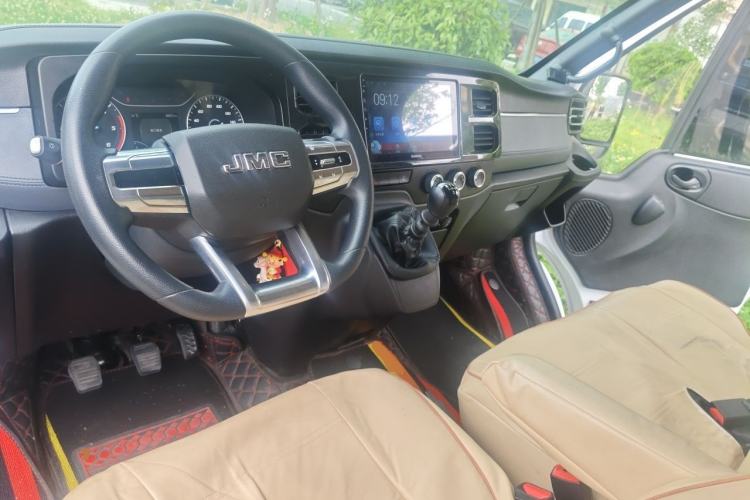 Used JMC Fushun 2025 2.0T 6MT Diesel Extended-Wheelbase High-Roof Commercial Van—2/3 Seats Center Console