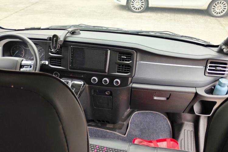 Used JMC Fushun 2025 2.0T 8AT Diesel Short-Wheelbase Low-Roof Commercial Multi-Purpose Passenger Vehicle with 5/6 Seats and Dual-Swing Tailgate Center Console